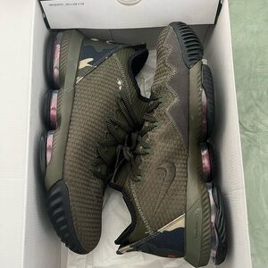LeBron XVI Low Nike Air Sneakers